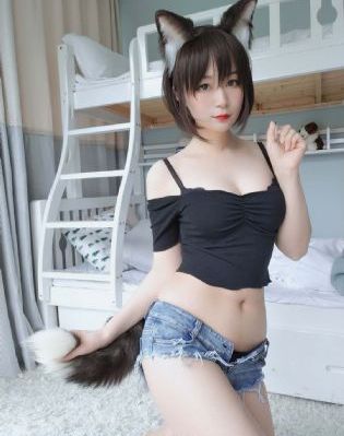 杂技演员走钢丝坠落:私自换细绳